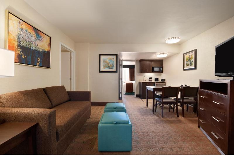 Two-Bedroom Suite - Non-Smoking/Disability Access image 1