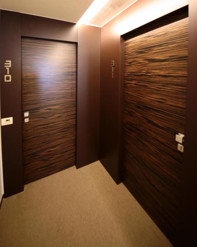 Deluxe One-Bedroom Apartment image 2