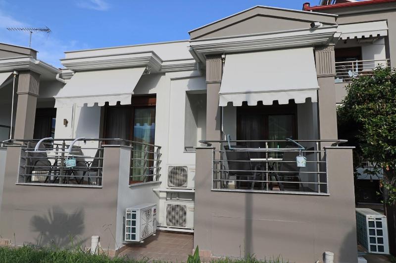 Quadruple Room with Balcony image 3