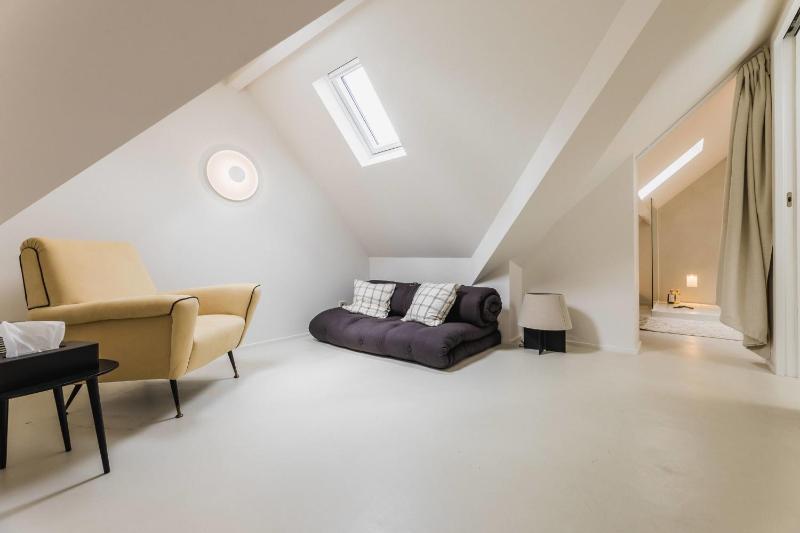 aÏA KEYWEEK Quiet town house - image 45