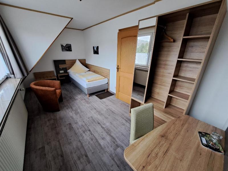 Single Room image 4