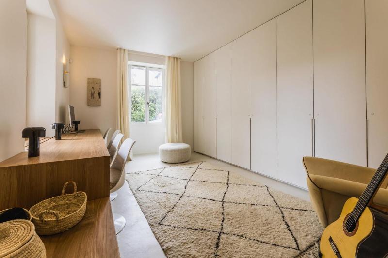 aÏA KEYWEEK Quiet town house - image 2
