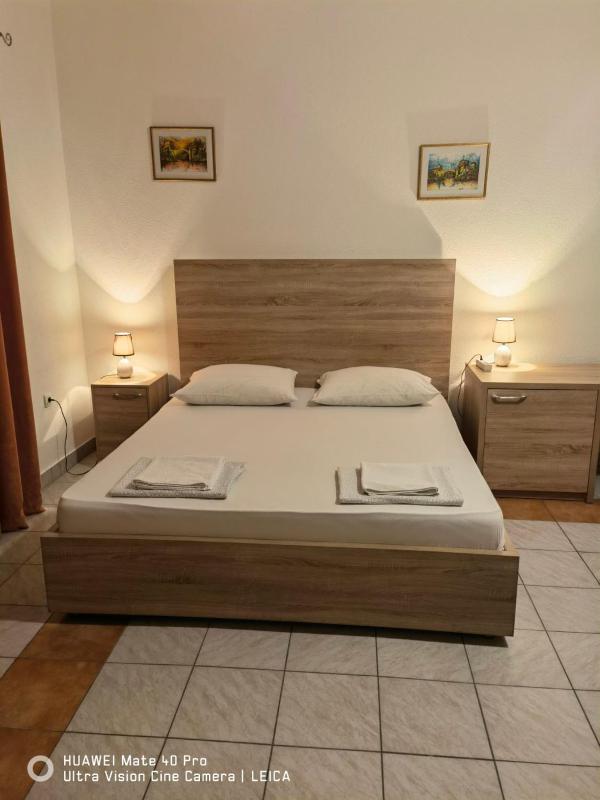 Triple Room with Bathroom image 2