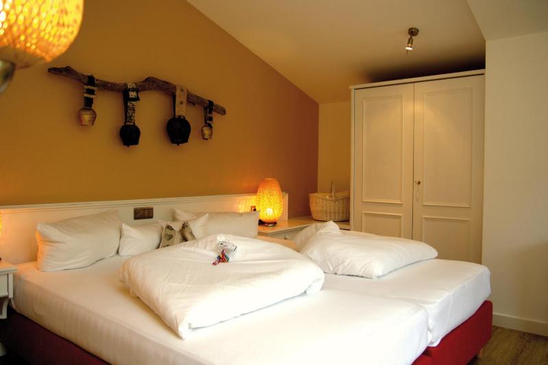 Standard Double Room with Balcony image 2
