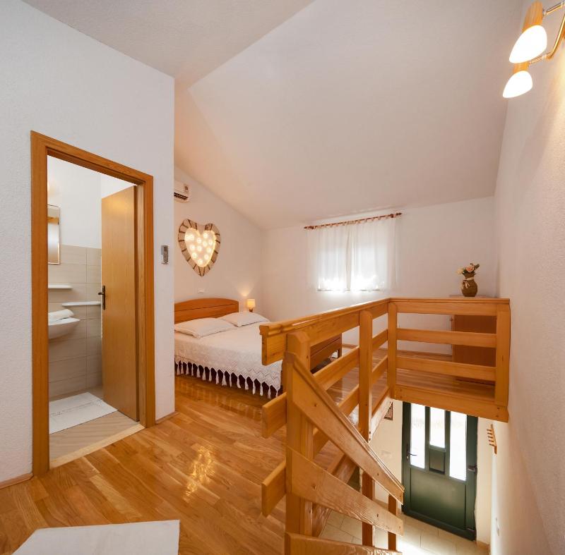 Apartments Mande and Kate - image 1