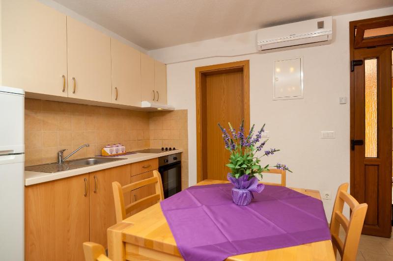 Apartments Mande and Kate - image 21