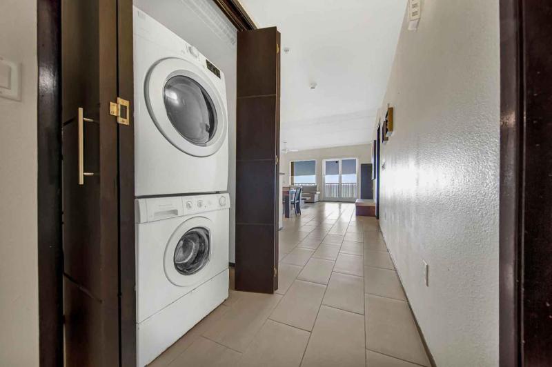 Apartment with Sea View image 4