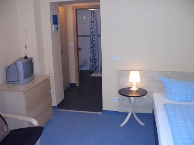 Single Room image 3