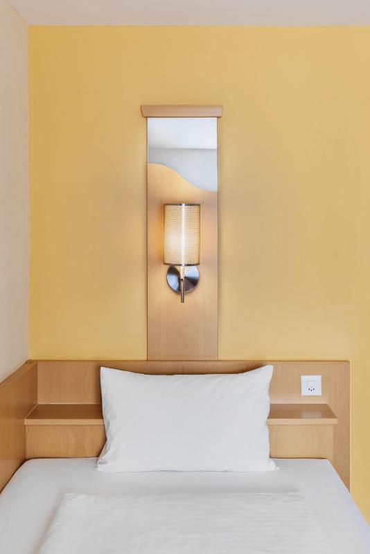 Single Room image 4