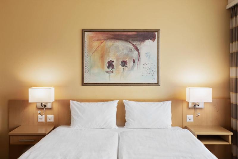 Standard Room image 4