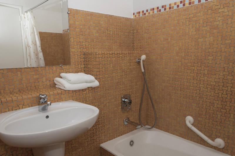 Double Room image 2