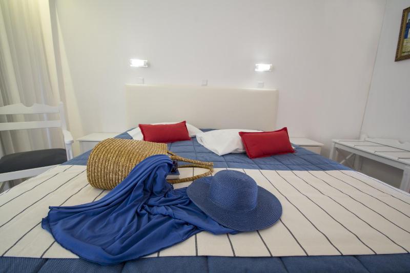 Double or Twin Room with Partial Sea View image 1
