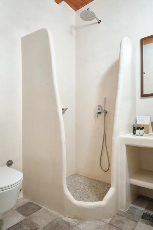 Double Room with Sea View image 3