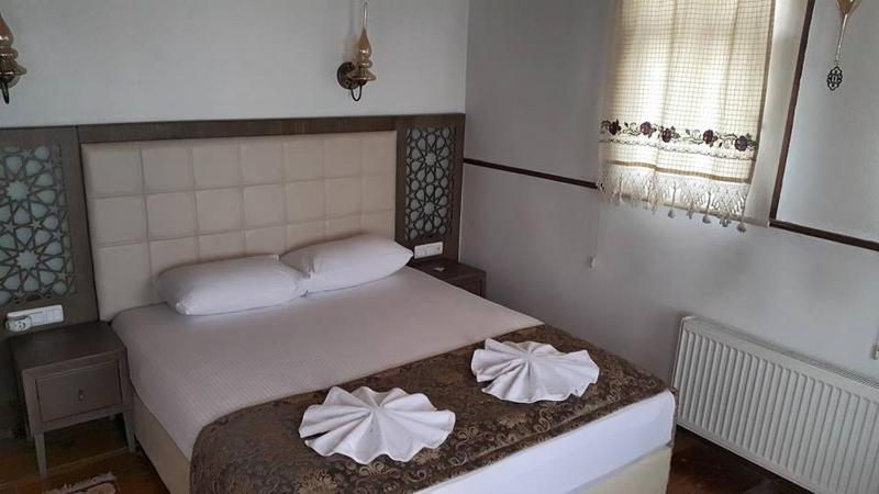 Double Room image 3
