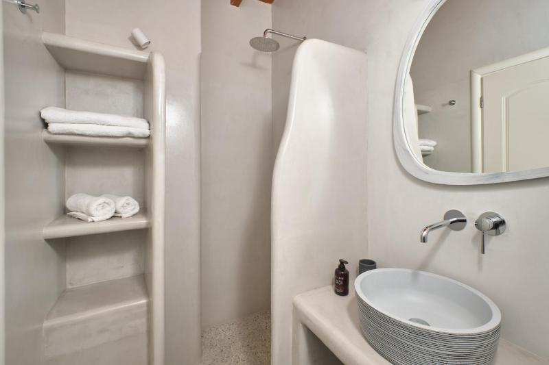 Studio with Sea View (2 Adults) image 4