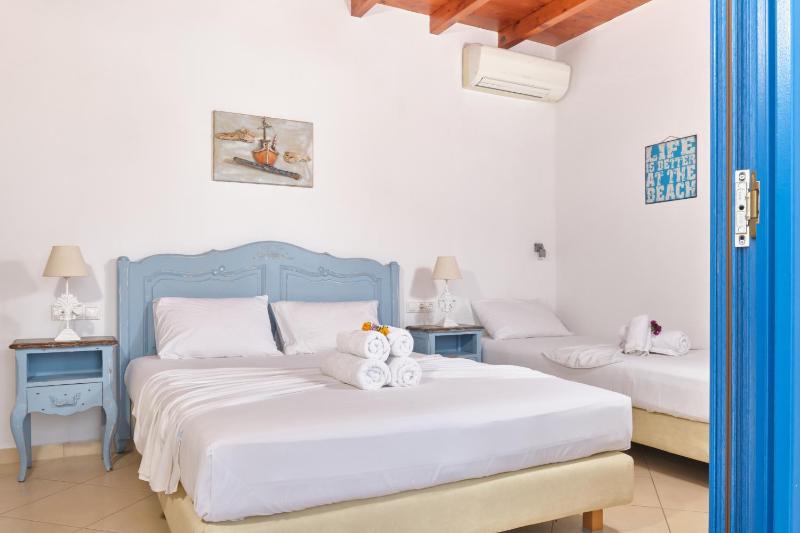 Studio with Sea View (2 Adults) image 3
