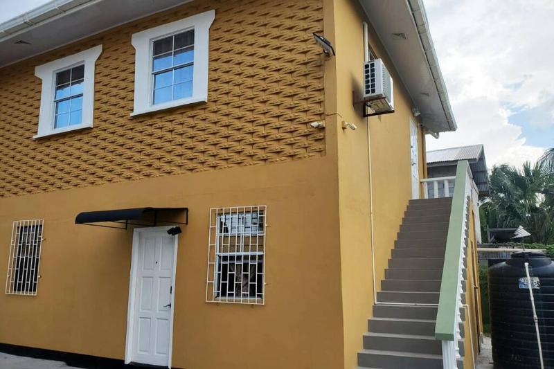 Upstairs 2 Bedroom Avalon Regia Apartment - image 3
