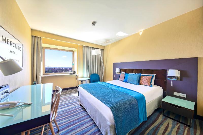 Standard Double Room with City View image 3