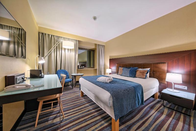 Standard Double Room with City View image 2