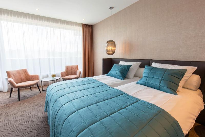 Standard Twin Room image 1