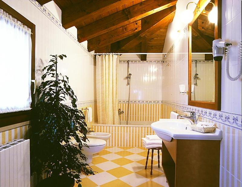 Quadruple Room image 2