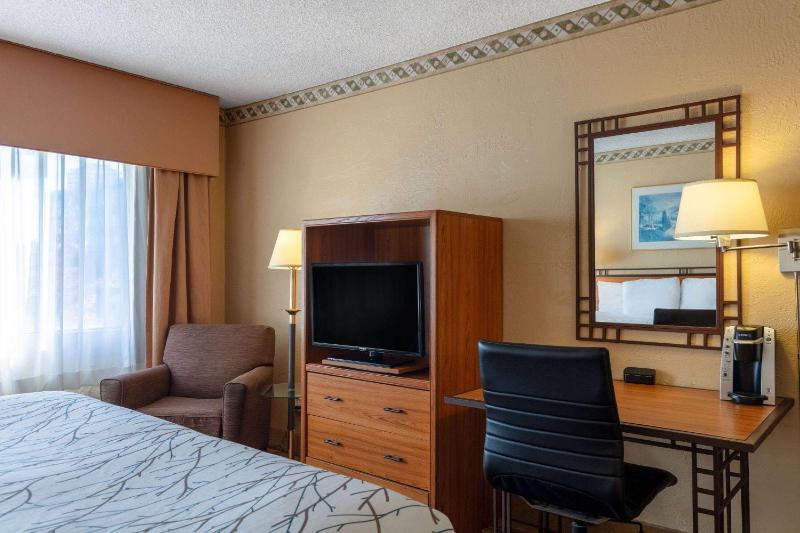 Travelodge by Wyndham Seattle By The Space Needle - image 2