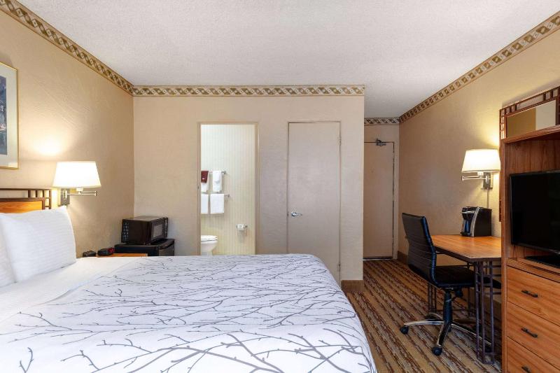Travelodge by Wyndham Seattle By The Space Needle - image 12
