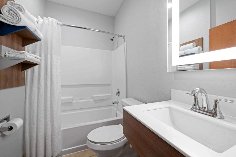 Studio Queen Suite - Non-Smoking image 3