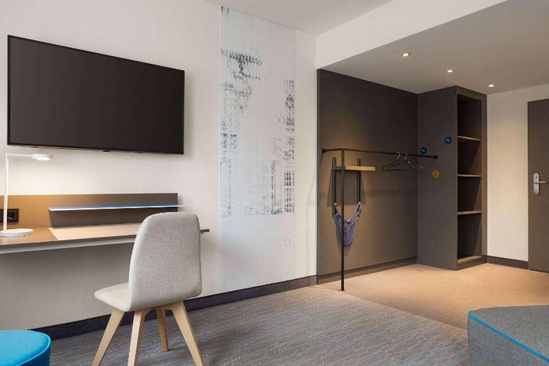 Comfort Accessible Room image 3