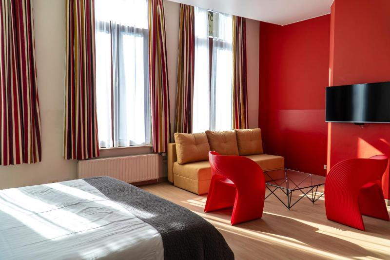 Deluxe Family Room image 2
