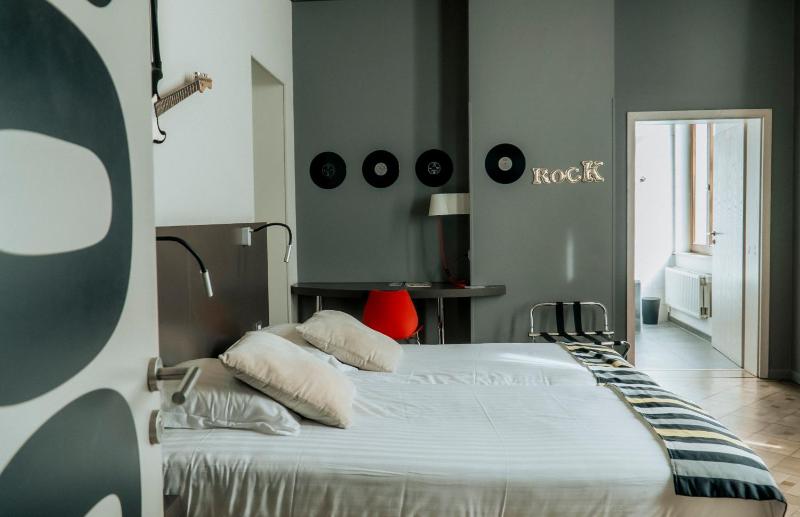 Superior Twin Room image 3