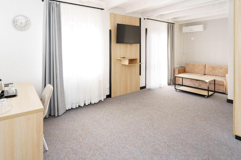 Superior Suite image 3