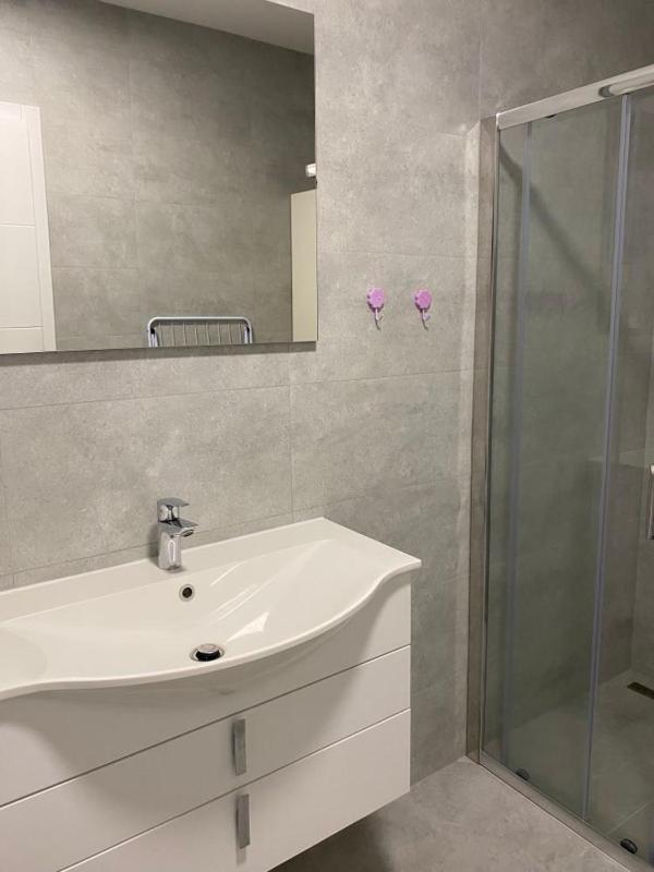 Azra Apartment - image 7