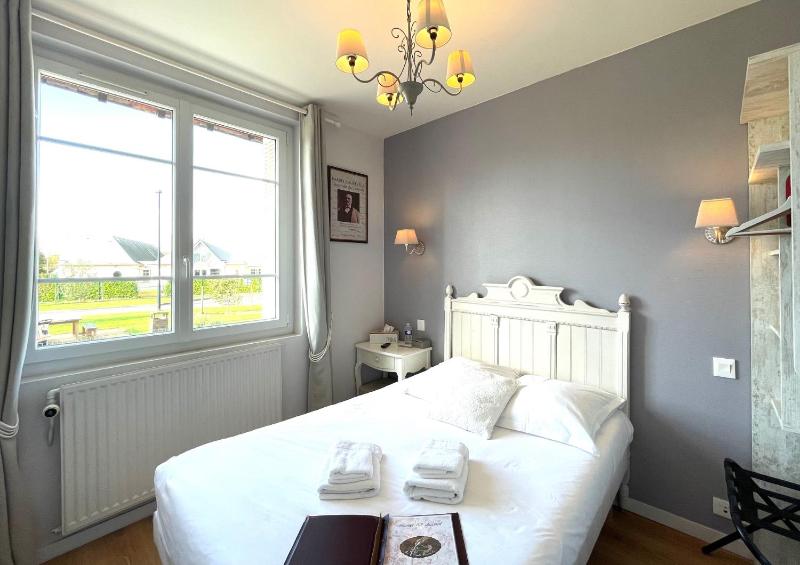 Small Double Room with Shower  image 1