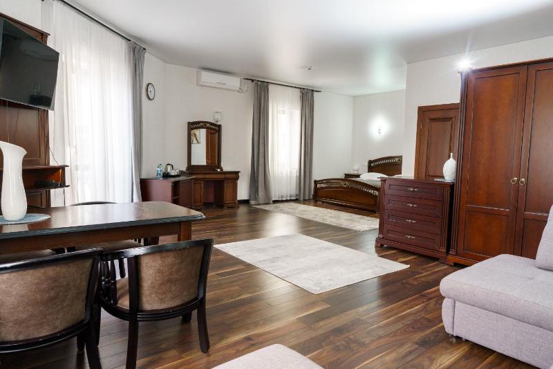 Deluxe Suite image 1