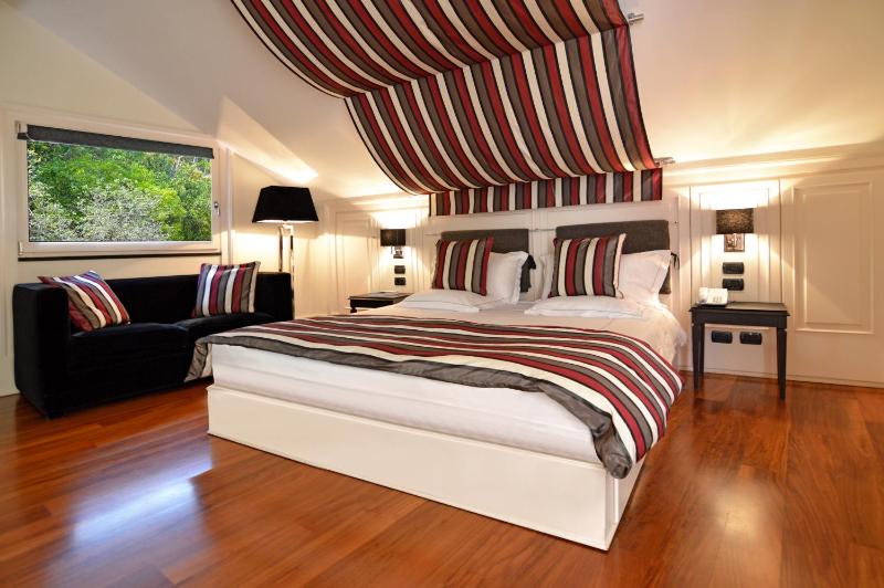 Superior Double or Twin Room image 3
