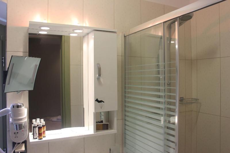  Artemisia Suite image 2