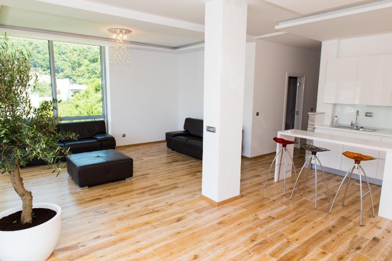 Three-Bedroom Apartment with Sea View image 4