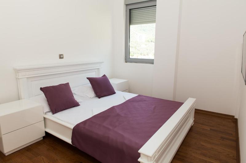 Three-Bedroom Apartment with Sea View image 2