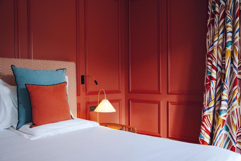 Deluxe Room image 3