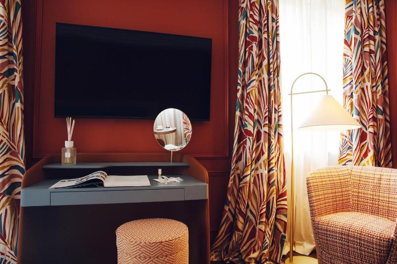 Deluxe Room image 2