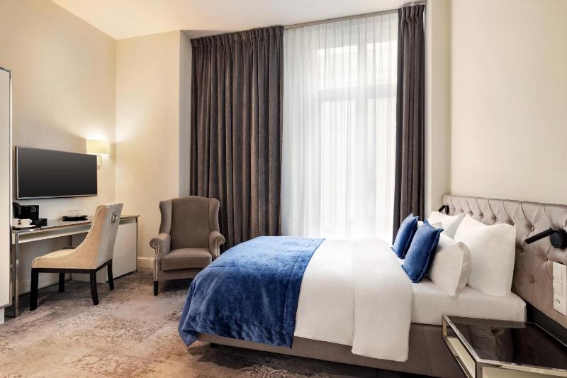 Standard Queen Room, Non-Smoking image 3