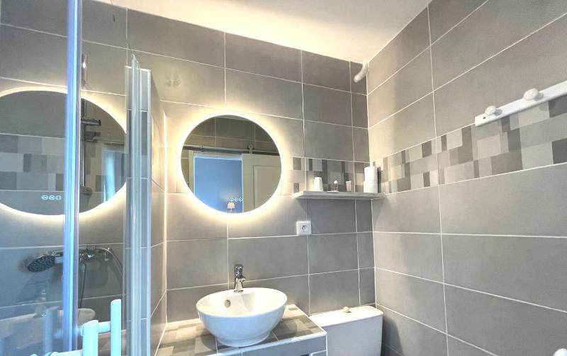 Small Double Room with Shower  image 4