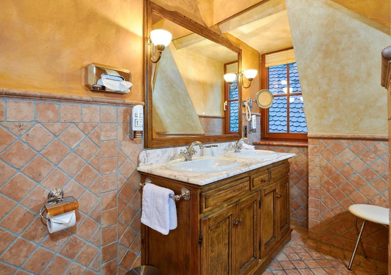 Romantic Double Room image 4
