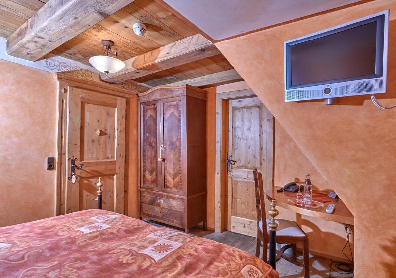 Small Double Room image 3