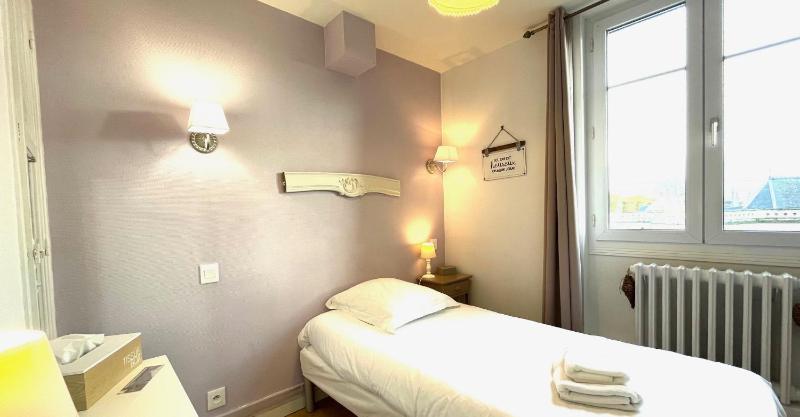 Single Room with Shower image 1