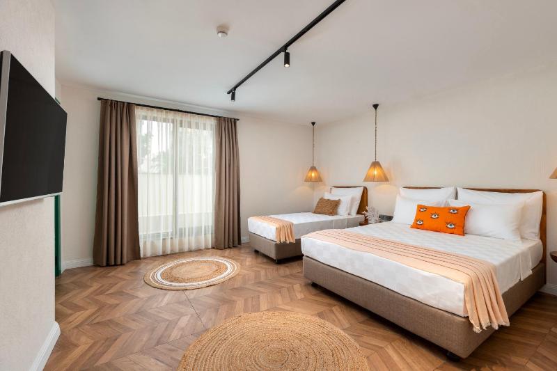 Deluxe Family Room image 1