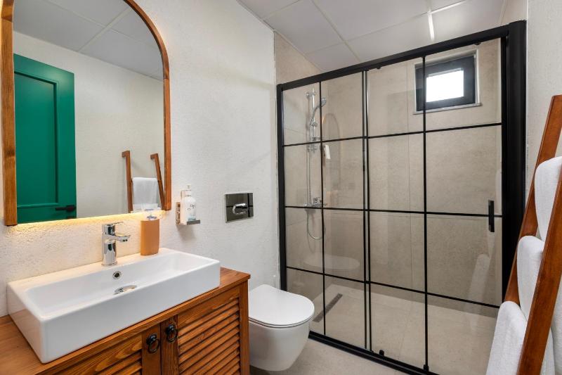 Suite with Spa Bath image 3