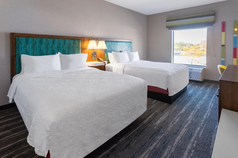 Queen Room with Two Queen Beds - Hearing Access image 1