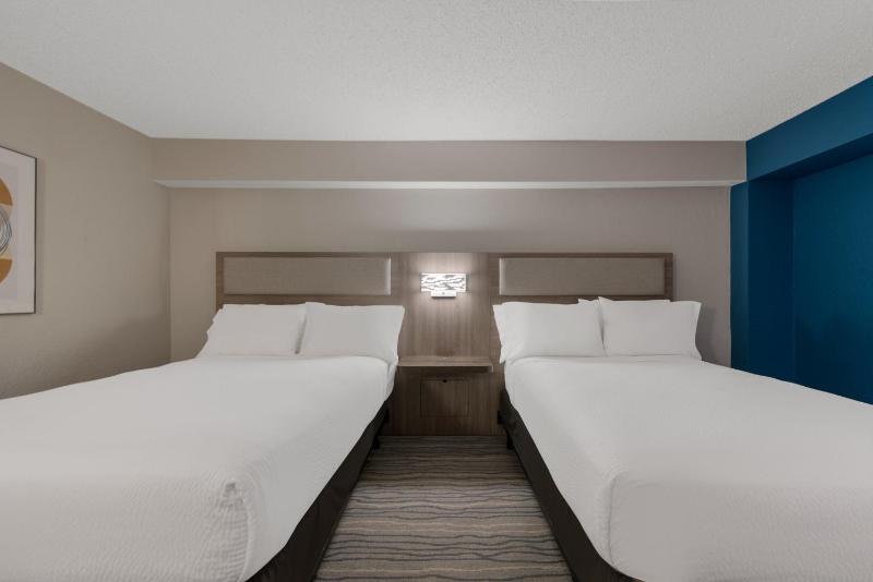 Double Room with Two Double Beds - Disability Access/Non-Smoking image 3